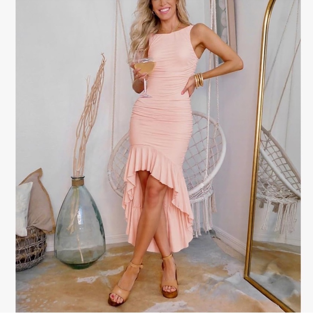 Elegant Peach Sleeveless Dress